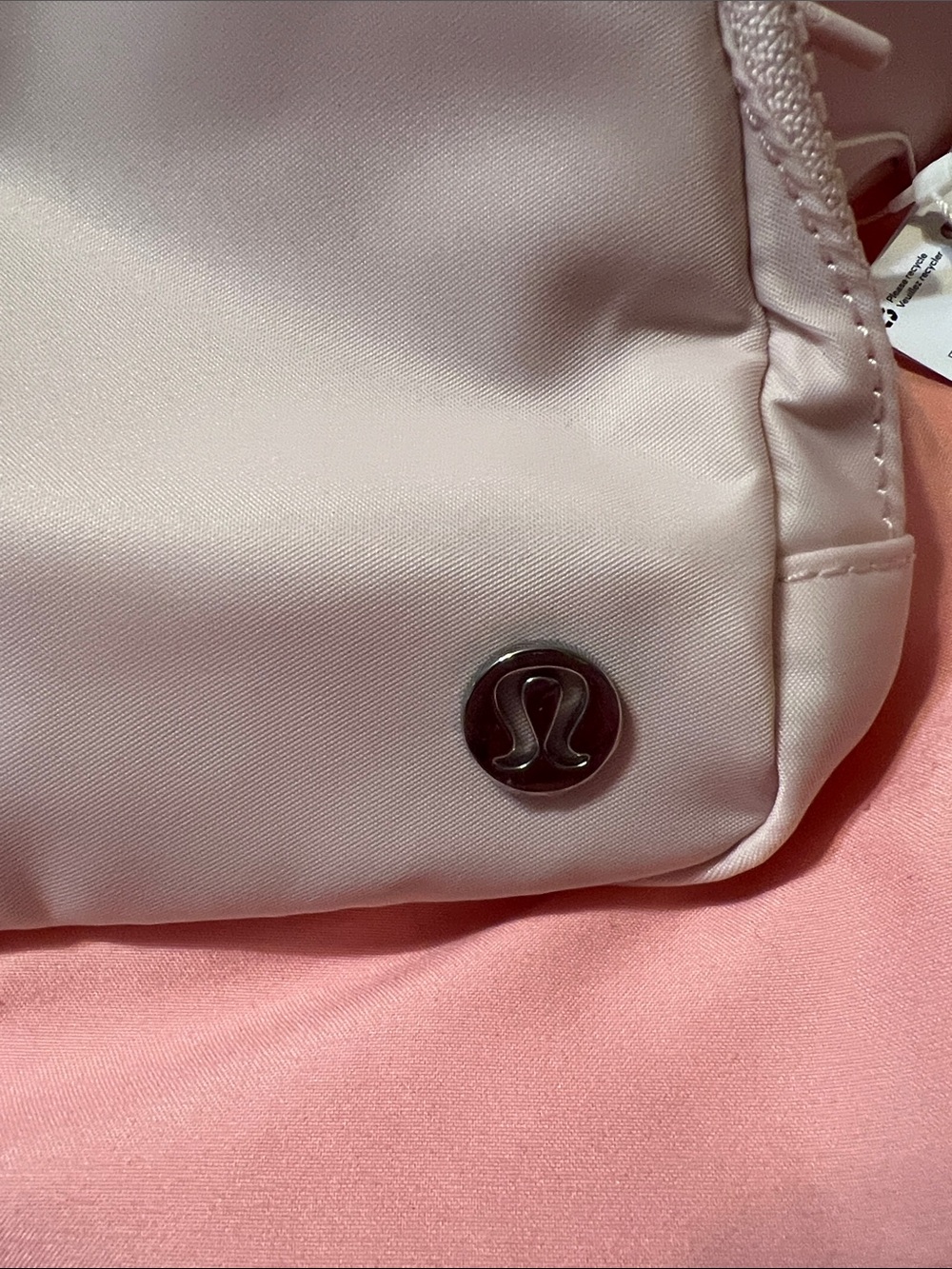 lululemon everywhere, a belt bag in light pink - Picture 2 of 4